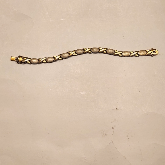 Vintage xoxo gold plated bracelet - Picture 2 of 5
